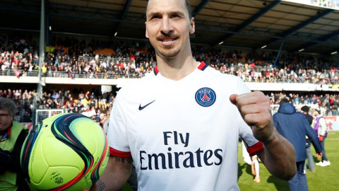 Ibrahimovic celebra el título de la liga francesa. EFE/EPA/YOAN VALAT