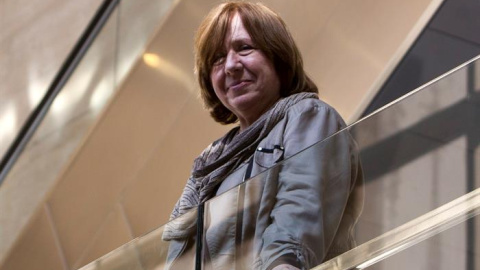 a escritora y periodista bielorrusa Svetlana Alexiévich, Premio Nobel de Literatura 2015, durante su participación hoy en Barcelona en el festival literario Kosmópolis.- EFE/Quique García