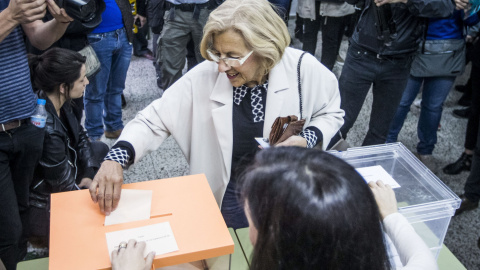 Manuela Carmena, de Ahora Madrid, ha sido la primera candidata en votar. - EFE