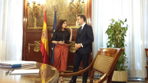 La ministra de Hacienda, María Jesús Montero, con el  presidente de la Xunta de Galicia, Alberto Nuñez Feijóo, en la sede del ministerio, en Madrid. XUNTA DE GALICIA