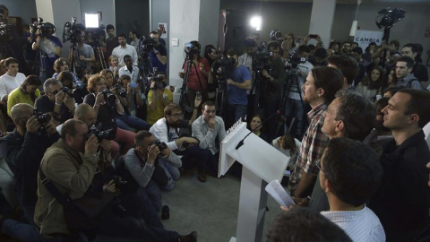 El líder de Podemos, Pablo Iglesias, comparece ante sus simpatizantes para comentar los resultados electorales. EFE/J.J. Guillén