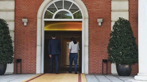 El presidente del Gobierno, Pedro Sánchez, y el secretario general de Podemos, Pablo Iglesias, en una reunión en Moncloa / Daniel Gago - Podemos