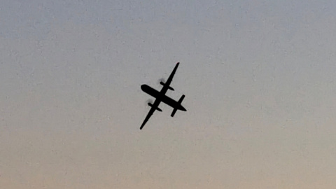 Fotografía del avión robado que finalmente se acabó estrellando. | REUTERS