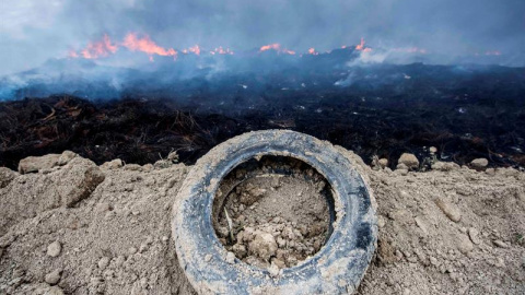 Vista del incendio de neumáticos en Seseña, Toledo. EFE/Ismael Herrero