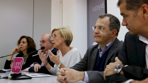 La líder de UPyD, Rosa Díez,en el centro, flanqueada por los otros diputados del partido (Carlos Martínez Gorriarán, Álvaro Anchuelo, Irene Lozano y Toni Cantó). EFE/Juanjo Martín