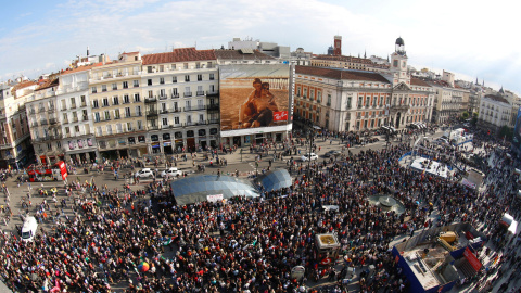 People fill Puerta del Sol square during a march to mark the 5th anniversary of the "indignados" movement in Madrid, Spain, May 15, 2016. Picture taken with an eye fish lens. REUTERS/Sergio Perez