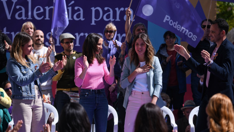 La candidata de Podemos a la Presidencia de la Comunidad de Madrid, Alejandra Jacinto; la secretaria general de Podemos, Ione Belarra; la ministra de Igualdad, Irene Montero; y el candidato de Podemos a la Alcaldía de Madrid, Roberto Sotoma