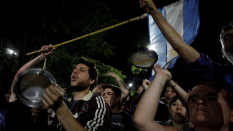 Disturbios en Buenos Aires por la reforma de las pensiones de Mauricio Macri. REUTERS/Martin Acosta