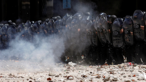 Batalla campal en Buenos Aires tras las protestas contra la reforma de las pensiones de Macri. REUTERS/Martin Aosta