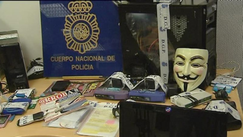 EFE. Anonymous-España Decomiso a un grupo de Anonymous