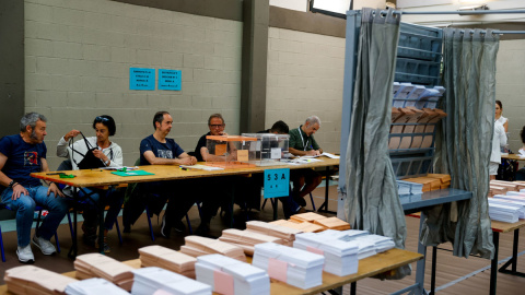 28/05/2023 Momento de apertura de un colegio electoral en la localidad de Durango