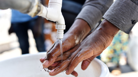 El corte en las ayudas podría afectar en la lucha contra el ébola en países como en el Congo. / Reuters