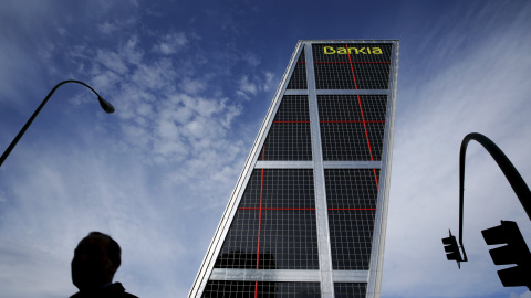 El edifio de las Torres Kio donde tiene su sede Bankia en Madrid. REUTERS/Susana Vera