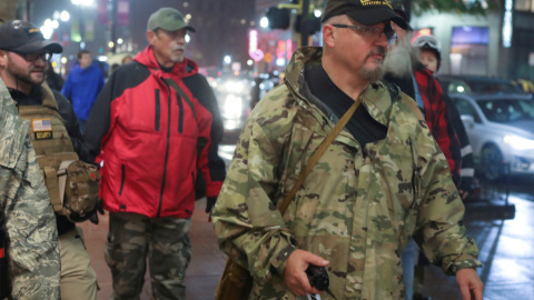 El fundador del grupo ultraderechista Oath Keepers, Stewart Rhodes, durante un mitin de Donald Trump en octubre de 2019 en Minneapolis.