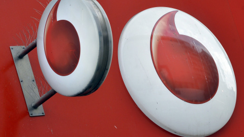 El logo de Vodafone en una tienda en Londres. REUTERS/Toby Melville