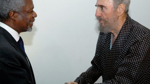 Kofi Annan con el presidente cubano Fidel Castro, en La Habana, en septiembre de 2006. REUTERS