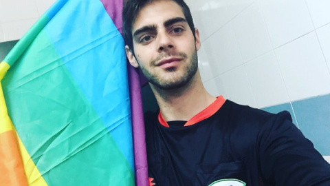 Jesús Tomillero, el primer árbitro en España que reconoce su homosexualidad. /FOTO: TWITTER