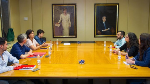 17/07/2019.- La candidata socialista a la Presidencia del Gobierno de La Rioja, Concha Andreu (3i), y la diputada de UP por Podemos, Raquel Romero (2d), encabezan los equipos negociadores que se han reunido esta tarde para "desbloquear" la 