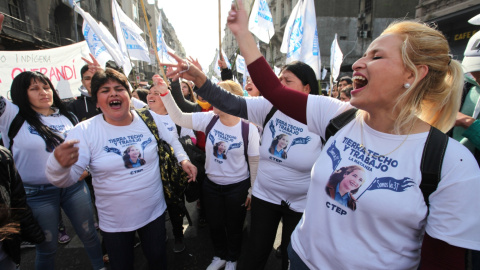 (7/8/19) Organizaciones argentinas protestan en agosto de 2019 con el eslogan "Tierra, techo y trabajo". (Archivo).