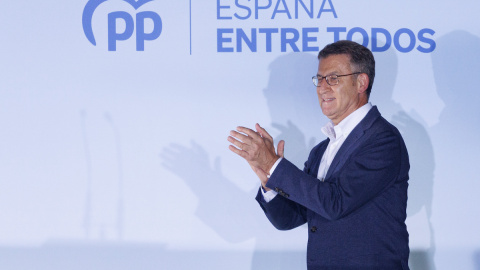 Alberto Núñez Feijóo celebra la victoria del partido en la sede nacional del PP, a 28 de mayo de 2023, en Madrid.