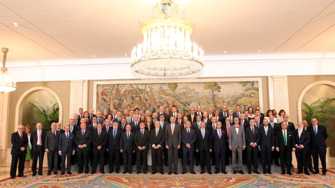 Audiencia a la asamblea del Consejo General del Colegio Oficial de Médicos de España. 61 hombres, 11 mujeres.