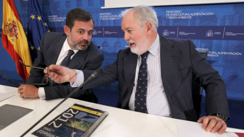 El exministro de Agricultura, Miguel Arias Cañete, junto a Federico Ramos, exnúmero tres de Presidencia. EFE