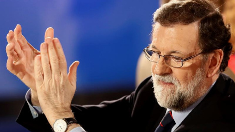 El presidente del Gobierno y del PP, Mariano Rajoy, durante la cena de navidad del PP de Madrid, hoy en Las Rozas. EFE/Mariscal