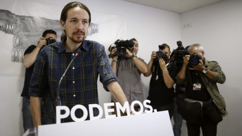 El secretario general de Podemos, Pablo Iglesias, comparece en rueda de prensa para analizar la situación tras las elecciones del 24-M. EFE/Paco Campos