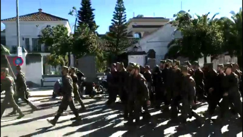 Desfile de legionarios en Sanlúcar de Barrameda.