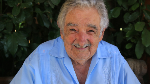 El expresidente de Uruguay José Mújica tras recibir el premio de poesía 'Laurel de Plata'./EFE