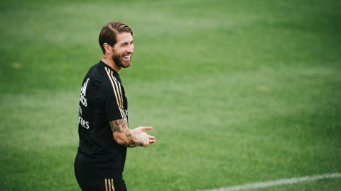 El defensa del Real Madrid Sergio Ramos participa en un entrenamiento del Real Madrid este viernes, en las instalaciones del Montreal Impact en Montreal (Canadá). EFE/ Johany Jutras