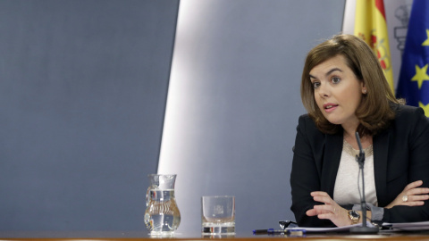 La vicepresidenta del Gobierno, Soraya Sáenz de Santamaría, durante la rueda de prensa posterior a la reunión del Consejo de Ministros. EFE/Ángel Diaz