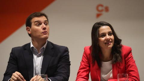 El presidente de Ciudadanos, Albert Rivera, y la candidata a la presidencia de la Generalitat Inés Arrimadas, durante la reunión del comité ejecutivo del partido en Barcelona. EFE/Javier Etxezarreta