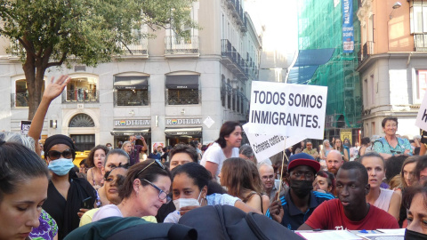 Un cartel apunta "todos somos migrantes".