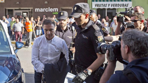 El hasta hoy delegado del Gobierno en la Comunidad Valenciana, Serafín Castellano, a su llegada a los Juzgados de Sagunto. EFE/Manuel Bruque