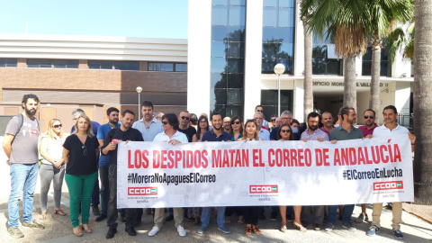 Protesta ante las puertas de 'El Correo de Andalucía' - Blog 'Correo en Lucha'