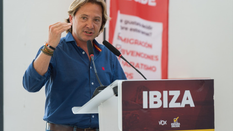 El candidato de Vox a la presidencia de Illes Balears, Jorge Campos, durante un acto de campaña en Ibiza.