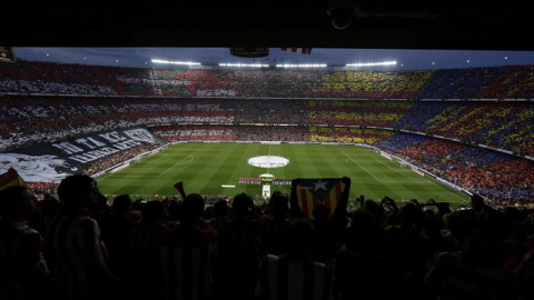 Aspecto que presentaban las gradas del Camp Nou momentos antes del inicio de la final de la Copa del Rey de fútbol. /EFE