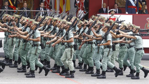 Legionarios desfilando el día de las Fuerzas Armadas.