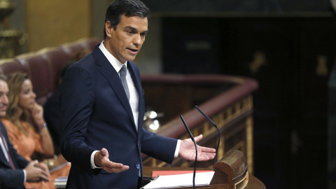 Pedro Sánchez habla desde la tribuna del Congreso de los Diputados. EFE/Archivo