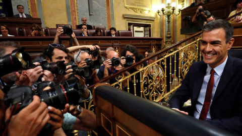 Pedro Sánchez, en el debate de investidura en el Congreso. / EMILIO NARANJO (EFE)