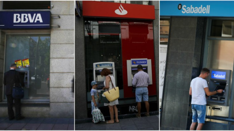 Clientes usando los cajeros automáticos de BBVA, Banco Santader y Banco Sabadell. REUTERS