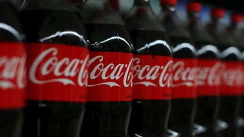 Botellas de Coca-cola en una imagen de archivo. / REUTERS - MIKE BLAKE