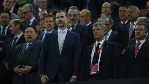 El rey Felipe junto al presidente de la Federación Española de Fútbol.  EFE/Juan Carlos Hidalgo