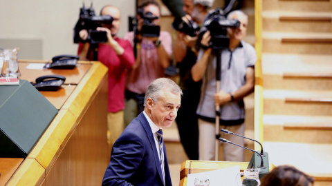 El lehendakari, Iñigo Urkullu, interviene en el pleno de Política General que celebra el Parlamento Vasco, en Vitoria. EFE/David Aguilar