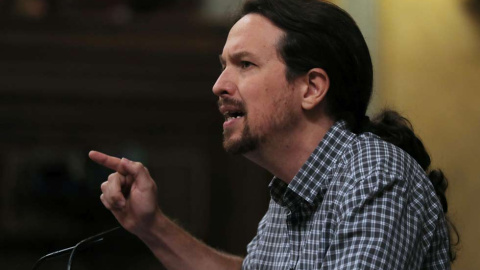 Pablo Iglesias interviene en la tribuna del Congreso. (SERGIO PÉREZ | REUTERS)