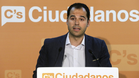 Ignacio Aguado, durante la rueda de prensa que ha ofrecido esta mañana para avanzar las principales líneas del pacto anticorrupción de Ciudadanos. EFE