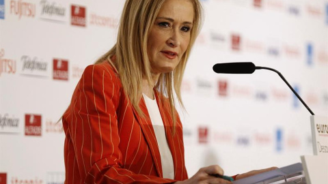 La presidenta de la Comunidad de Madrid, Cristina Cifuentes, durante su intervención hoy en un desayuno informativo organizado por Europa Press, en el que ha destacado el balance de gestión del Ejecutivo autonómico, cuando se cumple un año 