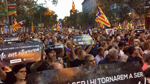 Manifestació davant la Conselleria d'Economia en el primer aniversari del 20S. / Francesc Peris.