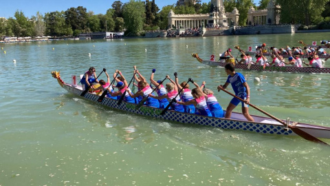 Las Dragonas de Madrid: supervivientes del cáncer de mama se alían con el deporte para "recuperar la ilusión"